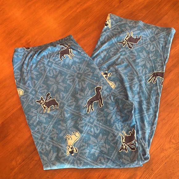 Hue brand pajama set with shirt and pants. Women’s XL. Gently used. - Picture 3 of 5